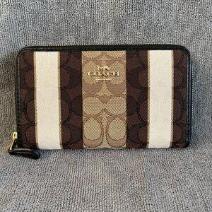 COACH C8419 Medium Id Zip Wallet In Signature Jacquard With Tan/Brown Stripes